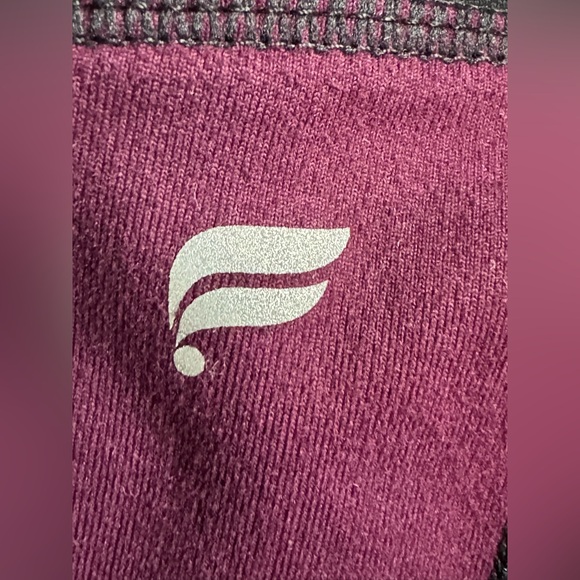 Fabletics Powerhold Black and Burgundy 3/4 Leggings XL - Picture 5 of 5